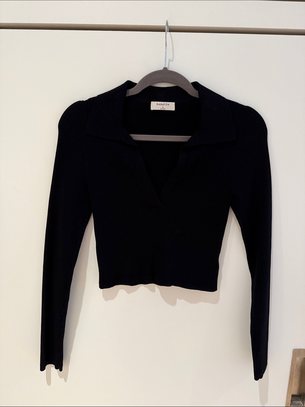 Aritzia Babaton Black Ribbed Collared V‑Neck Long Sleeve Top - Size M